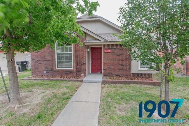 Primary Photo - 2102 Briarcliff Dr