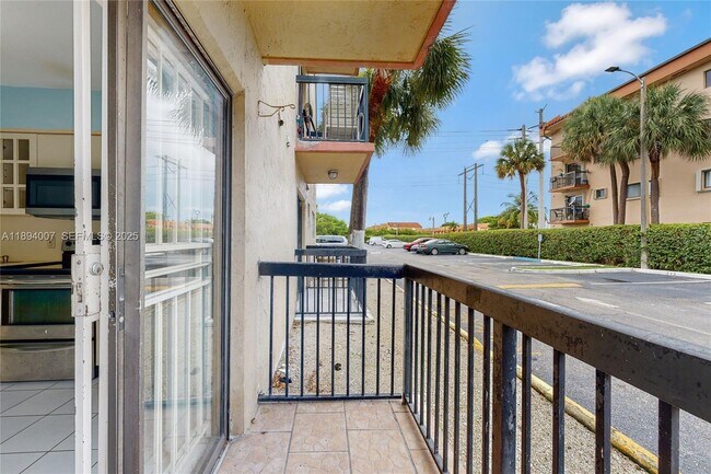 Building Photo - 5490 W 21st Ct