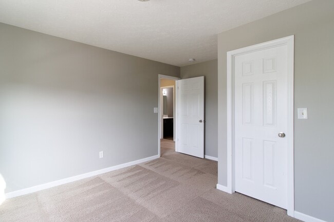 Building Photo - 856 Adena Ln