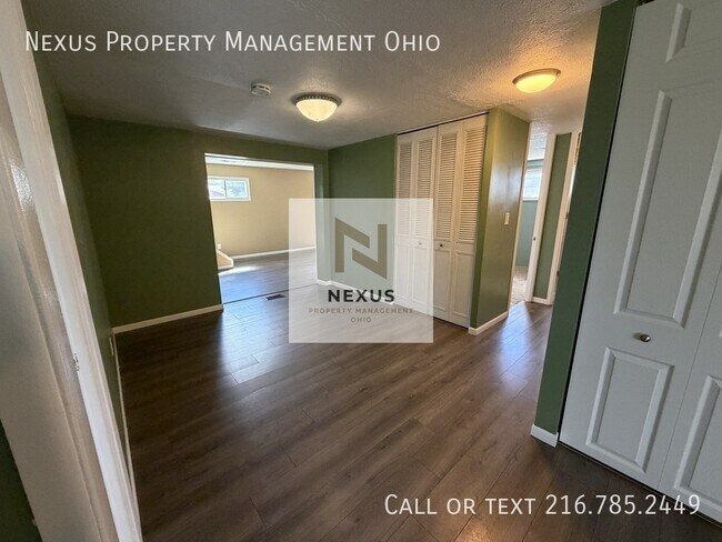 Building Photo - 6475 Sandfield Dr