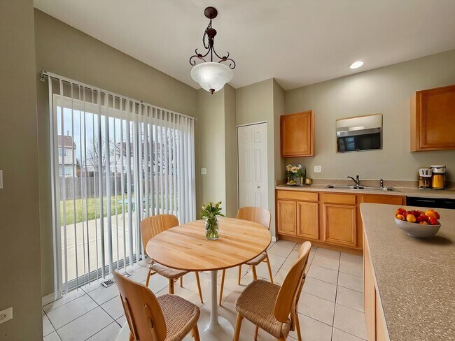 Building Photo - 2479 Montclair Ln