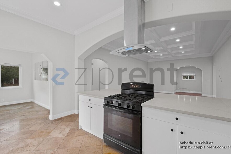 Building Photo - 7920 Hembree Ln