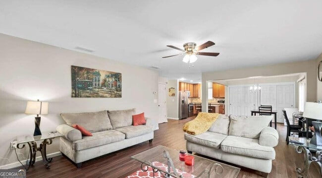 Building Photo - 1677 Shire Village Dr