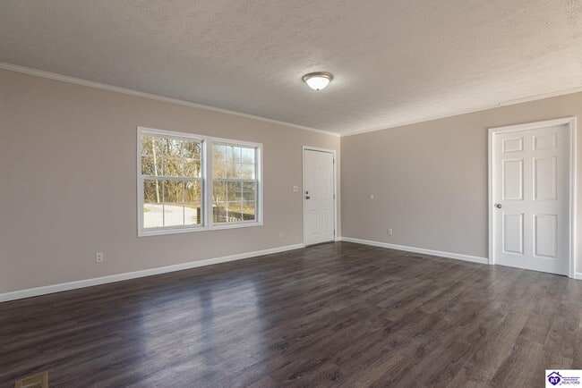 Building Photo - 190 Cedar Hills Rd