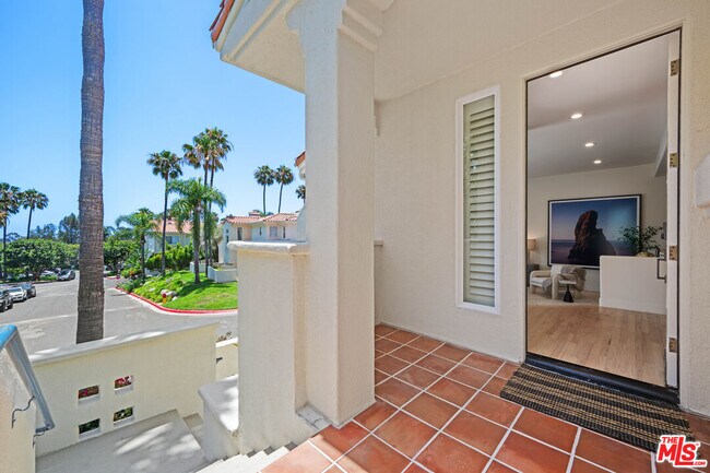 Building Photo - 6475 Zuma View Pl