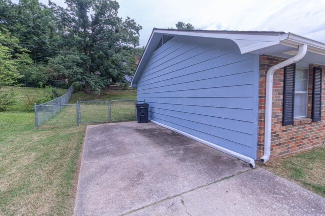 Building Photo - 1715 Stanford Dr