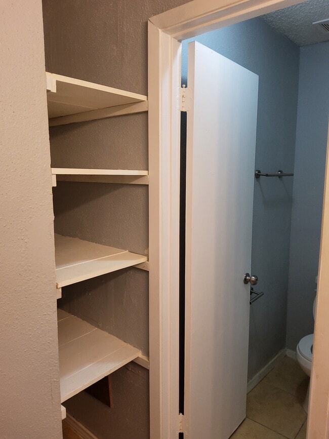 Building Photo - 10151 Inwood Hollow Ln