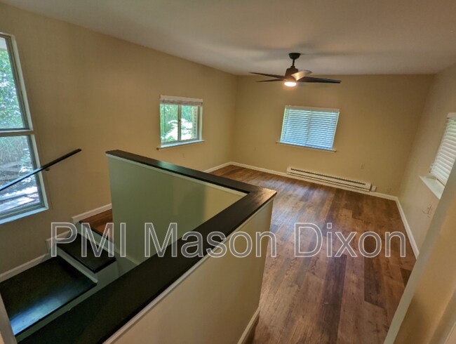 Building Photo - 944 Fern Trail