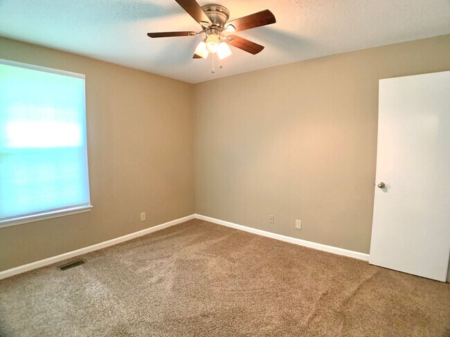 Building Photo - 511 Mallory Dr