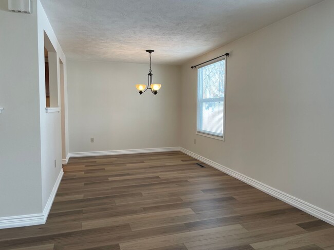 Building Photo - Updated 3BD/2.5BA Westminster Home