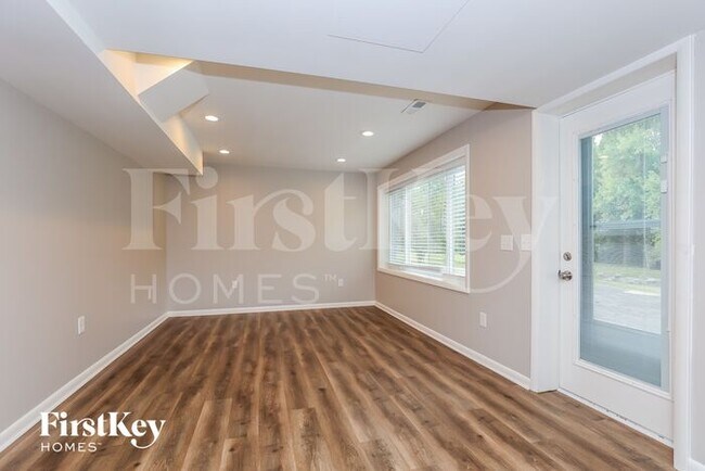 Building Photo - 704 Berkshire Dr