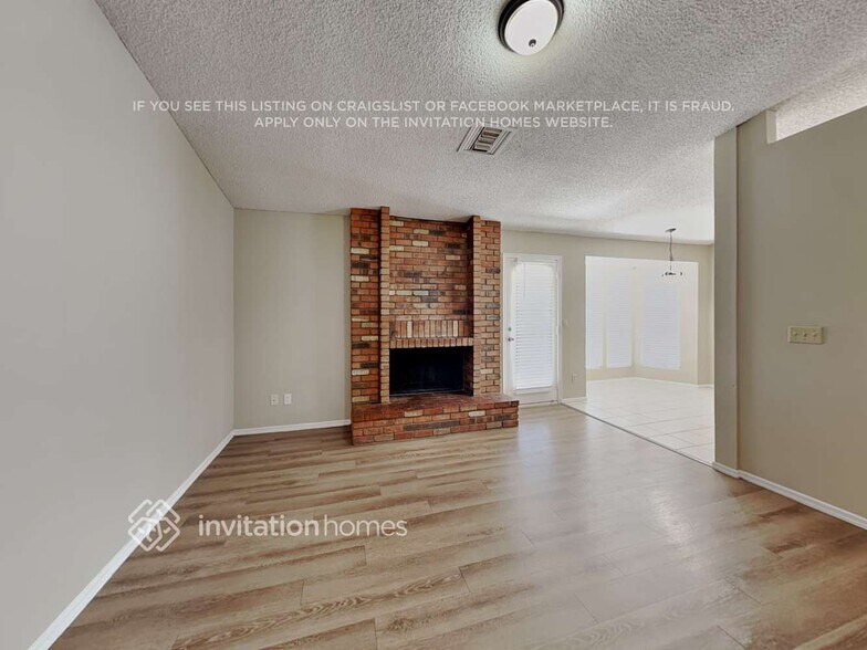 Building Photo - 8943 W Cinnabar Ave