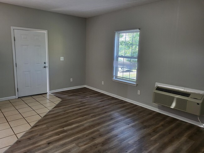 Building Photo - 176 Spring Cir Dr