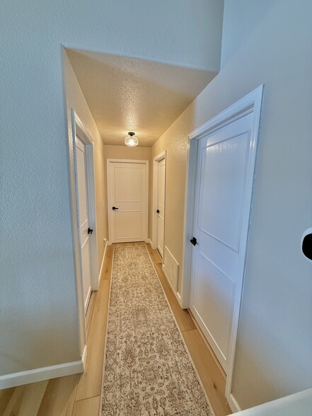 Building Photo - 827 Cheyenne Ave