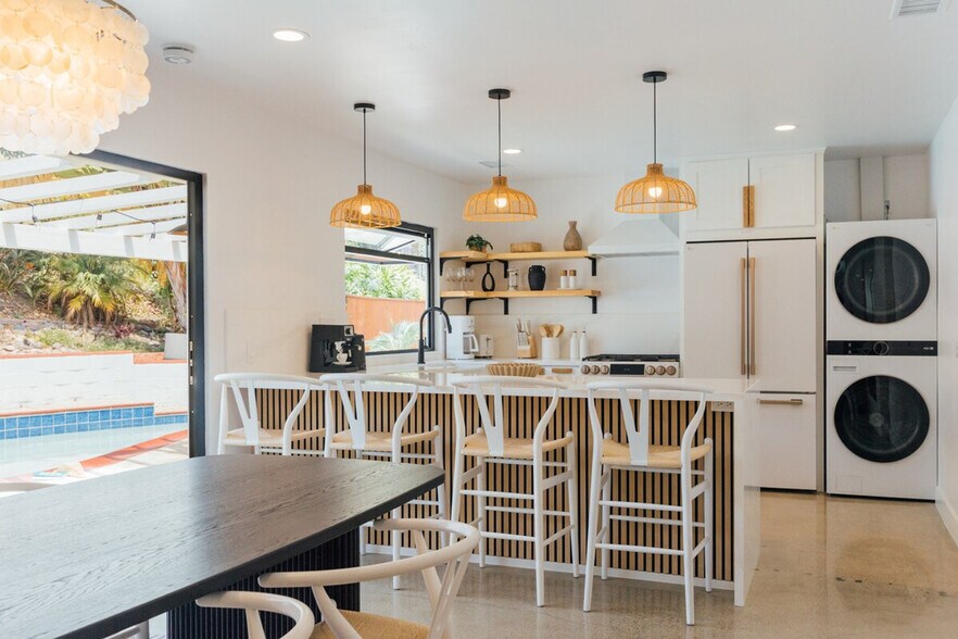 Building Photo - 4883 Hillside Dr