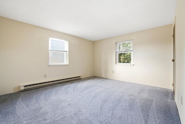 Building Photo - 504 River Rd