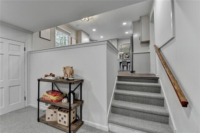 Building Photo - 1450 Cedarhurst Dr