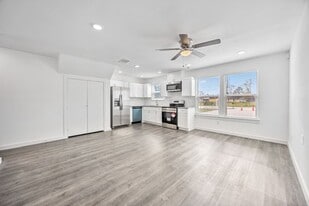 Building Photo - 8220 Bigwood St