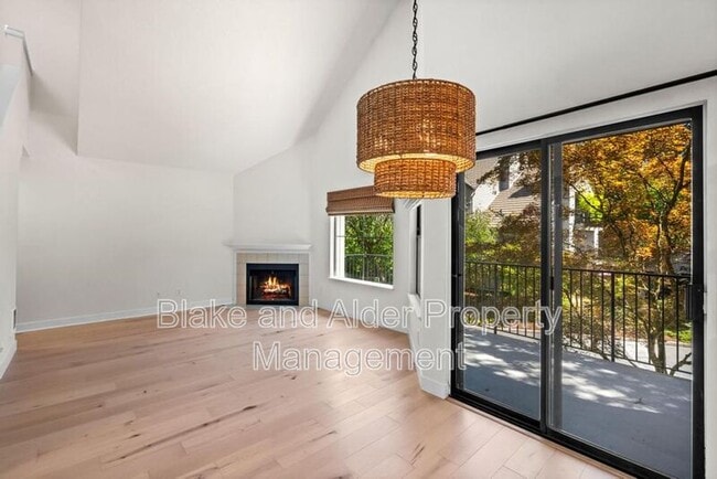 Building Photo - 4000 Carman Dr