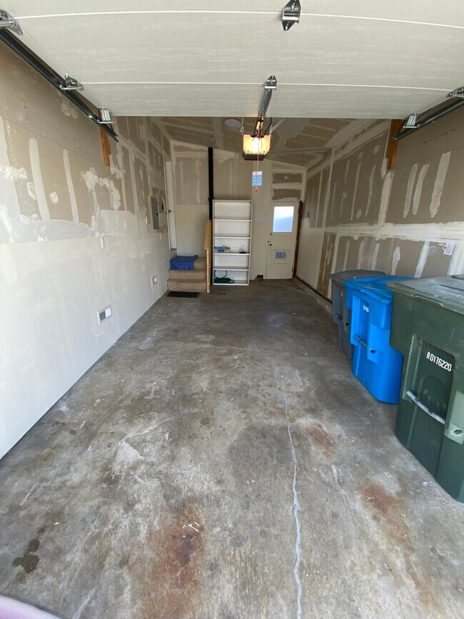 Building Photo - Cozy 2 bedroom 1 bath home Huntington Park