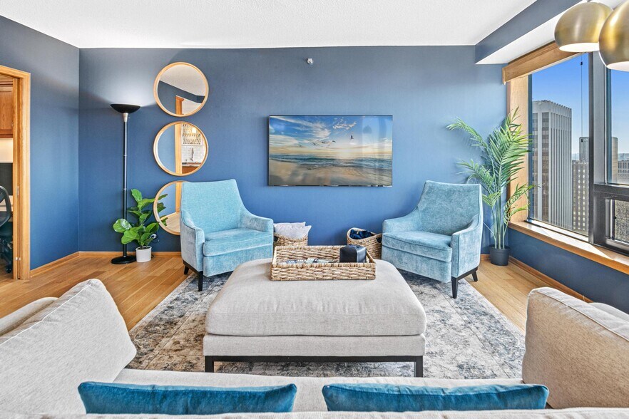 Building Photo - 168 6th St E