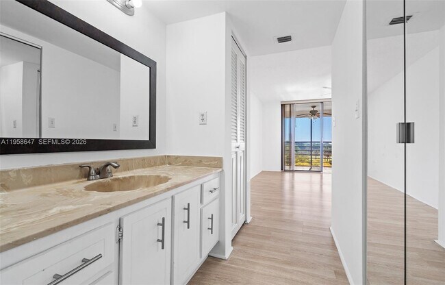 Building Photo - 1000 St Charles Pl