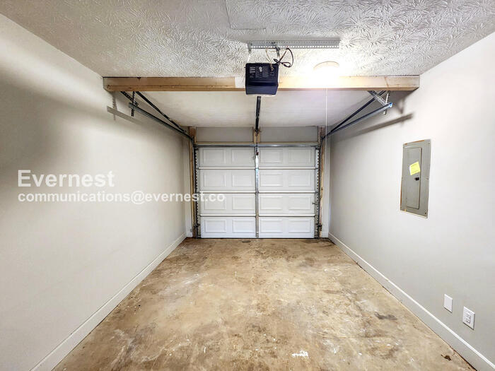 Building Photo - 2800 Pebblebrook Ct