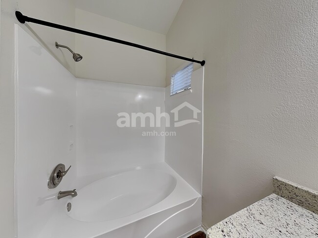 Building Photo - 2202 E Arabian Dr