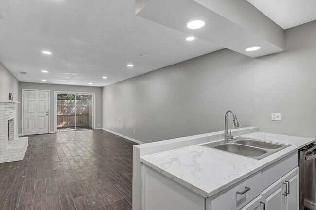 Building Photo - 3990 SE 17th Ct