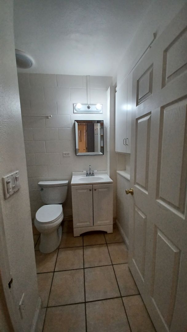 Building Photo - Single Level, Ground Floor, 3 Bed/1 Bath A...