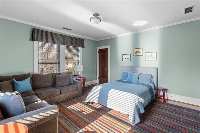 Building Photo - 979 Springdale Rd NE