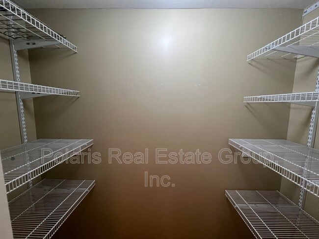 Building Photo - 8829 Rexford Rd