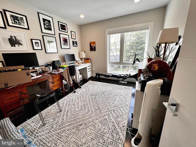 Building Photo - 1331 K St SE