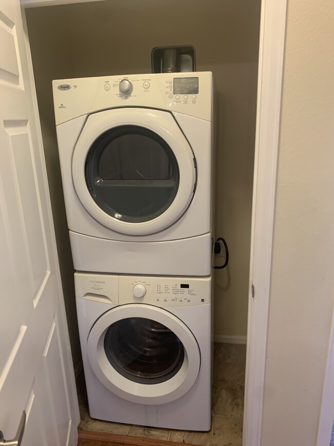 Building Photo - 2682 S Cathay Way