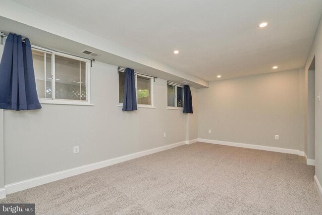 Building Photo - 8076 St Annes Ct