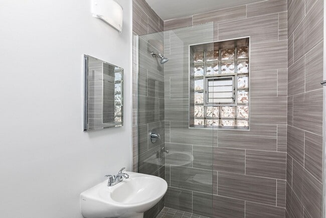 Building Photo - BEC Properties Winnemac LLC
