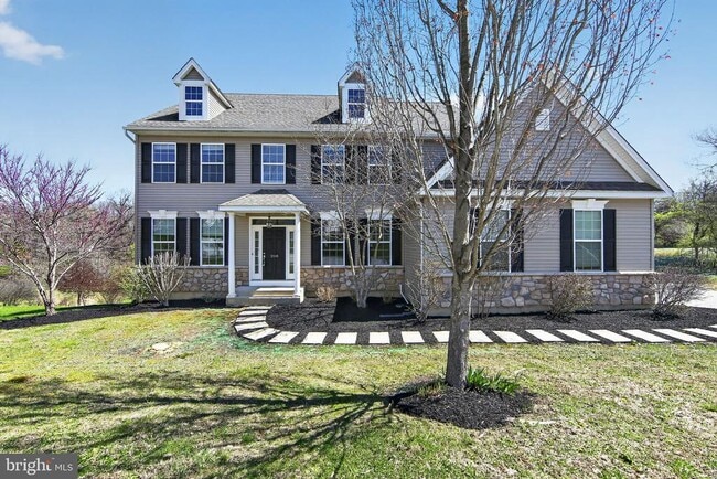 Building Photo - 208 Liberty Cir