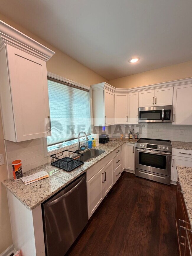 Building Photo - 438 Kenton St