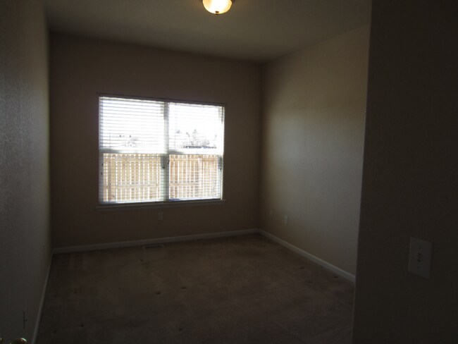 Building Photo - MOVE IN SPECIAL! Move in before July 1, 2026 Receive $300 off of 1st Months Rent.  2br/ 2ba Townh...