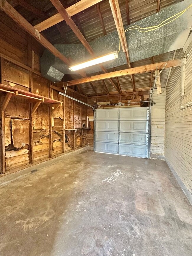 Building Photo - COMING FEBRUARY 2026 - Centrally Located 2-Bedroom Home!