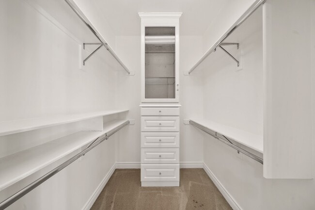 Building Photo - 1902 Greenwich Pl Dr