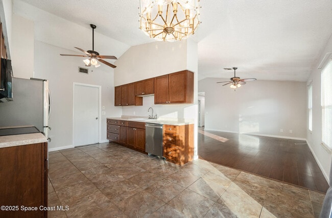 Building Photo - 511 Biscayne Ln