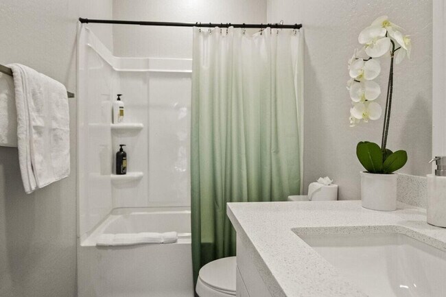 Building Photo - 6606 W Paradise Ln