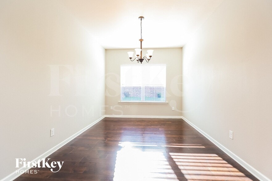 Building Photo - 831 Mesa Verde Pl