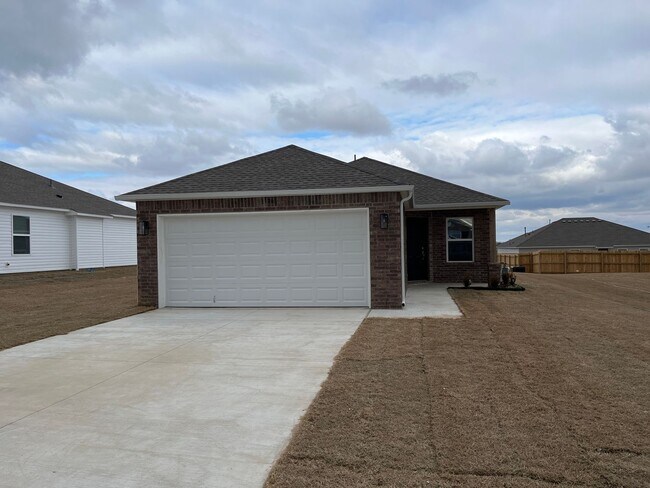 Building Photo - Pre-Leasing Now! Charming Three Bedroom | Two Bath Home in Red Plains