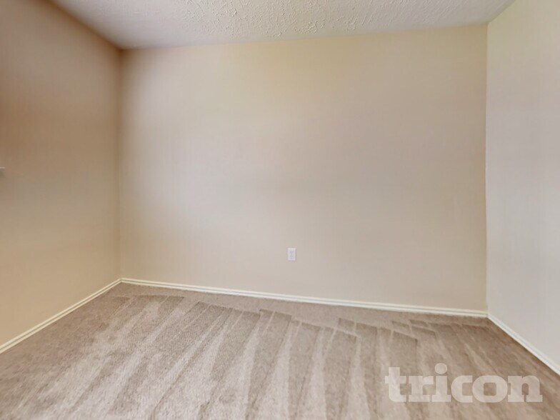 Building Photo - 24019 Lone Elm Dr