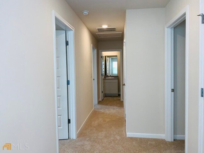 Building Photo - 49 Lauritsen Way
