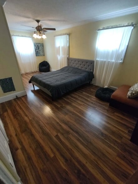Third bedroom is spacious - 15493 Siesta Ave