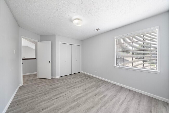 Building Photo - 13938 Plantation Valley Dr