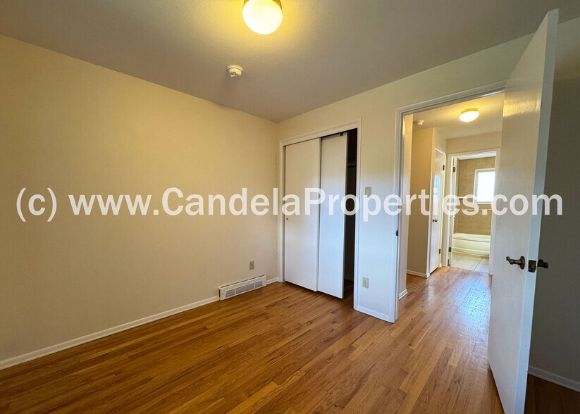 Building Photo - 1021 Adams Dr